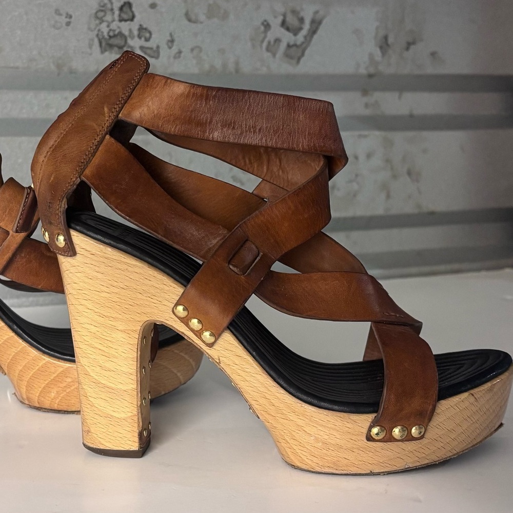 Givency Leather Strappy Platform Sandals in Brown
